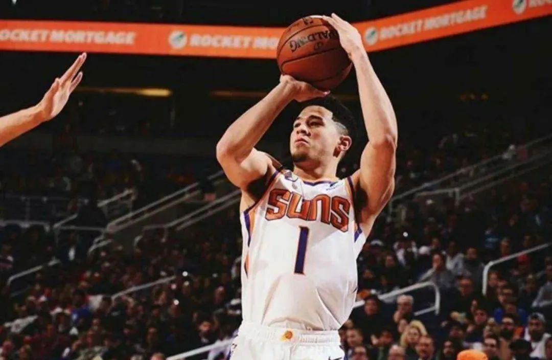 太阳布克得分最高的一场,关键时刻保罗和布克