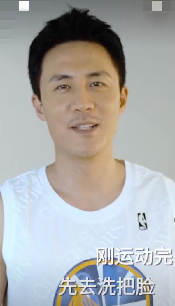 太瘦了！39岁演员杜淳罕见营业，粉丝称分不清他与老爸杜志国