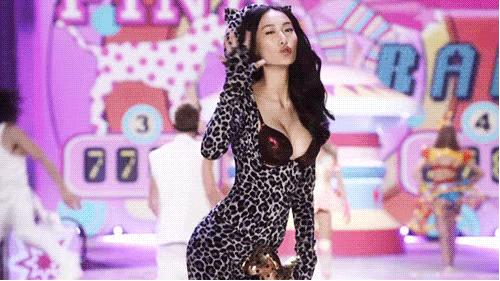 维密众神时代经典走秀2003,2003年维密被称为众神时代