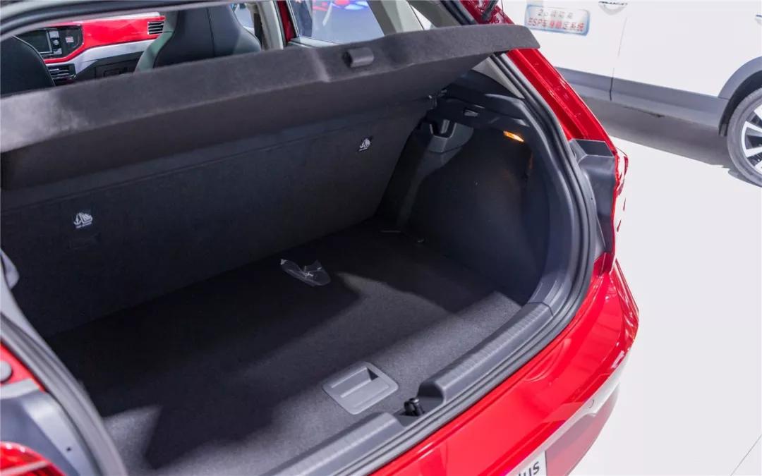 四代飞度和poloplus测评,想买大众polo好还是本田飞度好