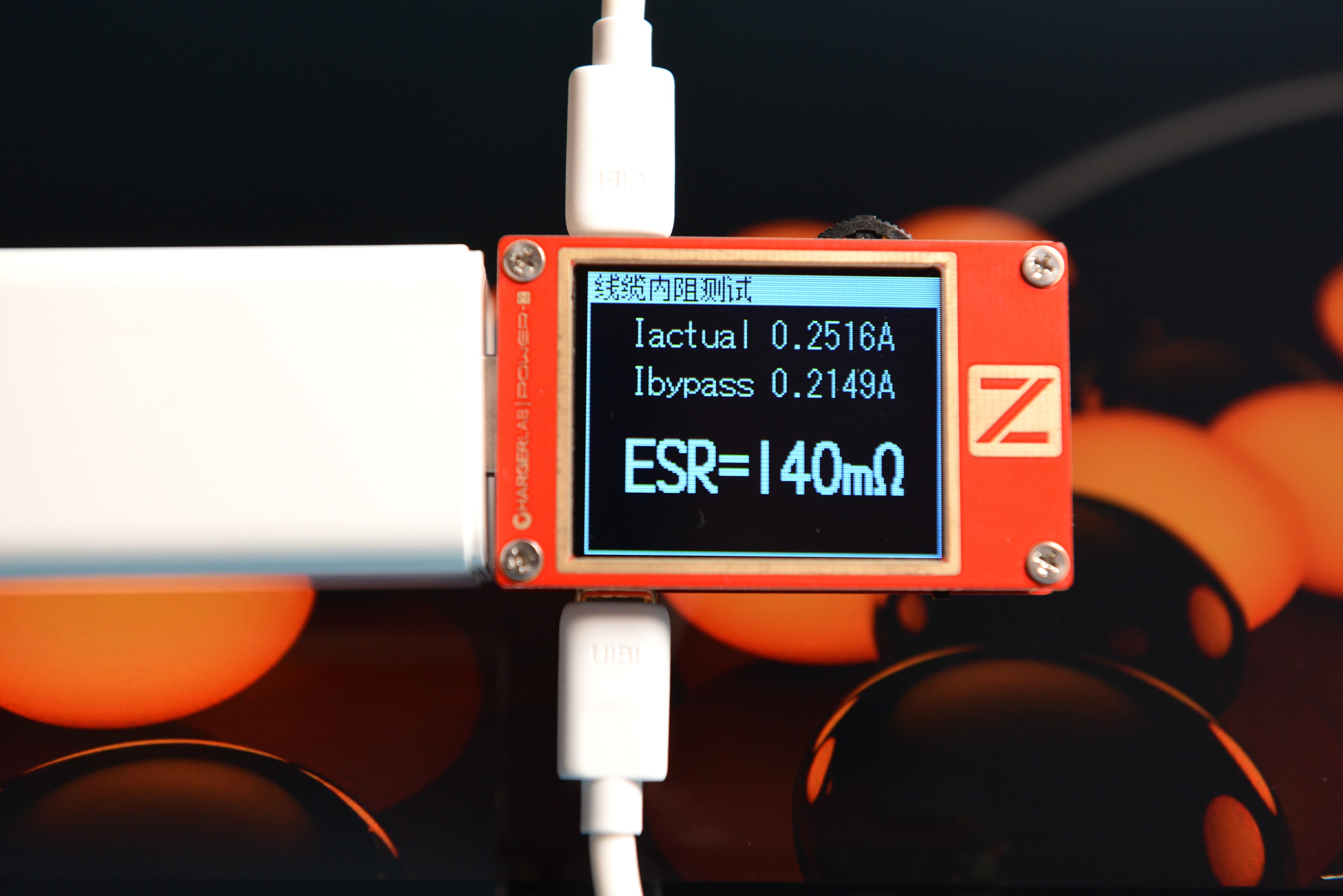 视觉清凉、温婉圆润的“小冰块”——UIBI柚比迷你快速充电器