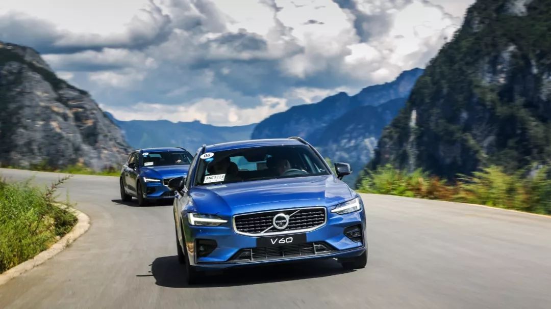沃尔沃旅行车v60和v90碰撞测试,沃尔沃旅行车v6017年二手车价格