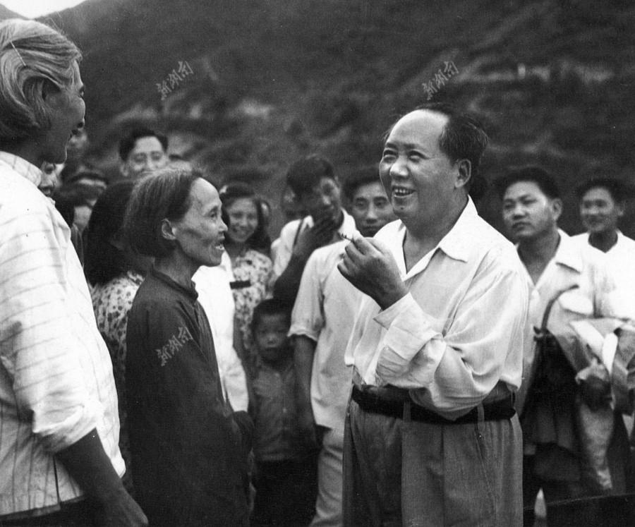 毛宇居请毛*东泽**为韶山小学题名,主席表示:叫韶山学校吧,好扩建