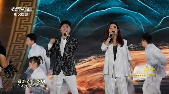 某博主发现EX0和凤凰传奇的共同点，网友怒指：你当曾毅没粉丝吗