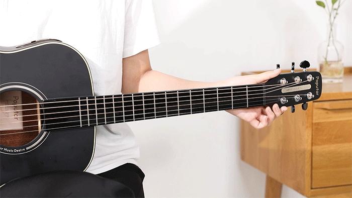 我用这把吉他，圆了青*梦春**