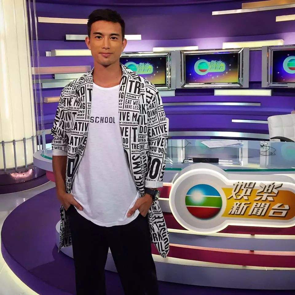 前香港先生曾当兵从军无悔离巢：不想四五十岁都还当主播做访问