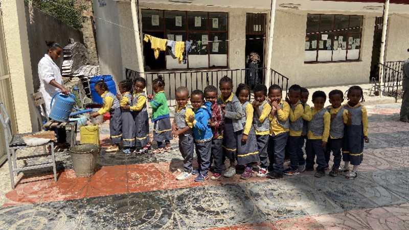 在五分之一人口营养不良的非洲，我们为孩子们提供了五年免费午餐