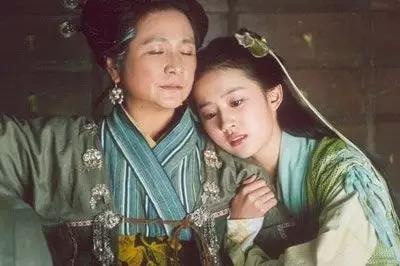 郑佩佩怀孕8次,郑佩佩的一生恋情