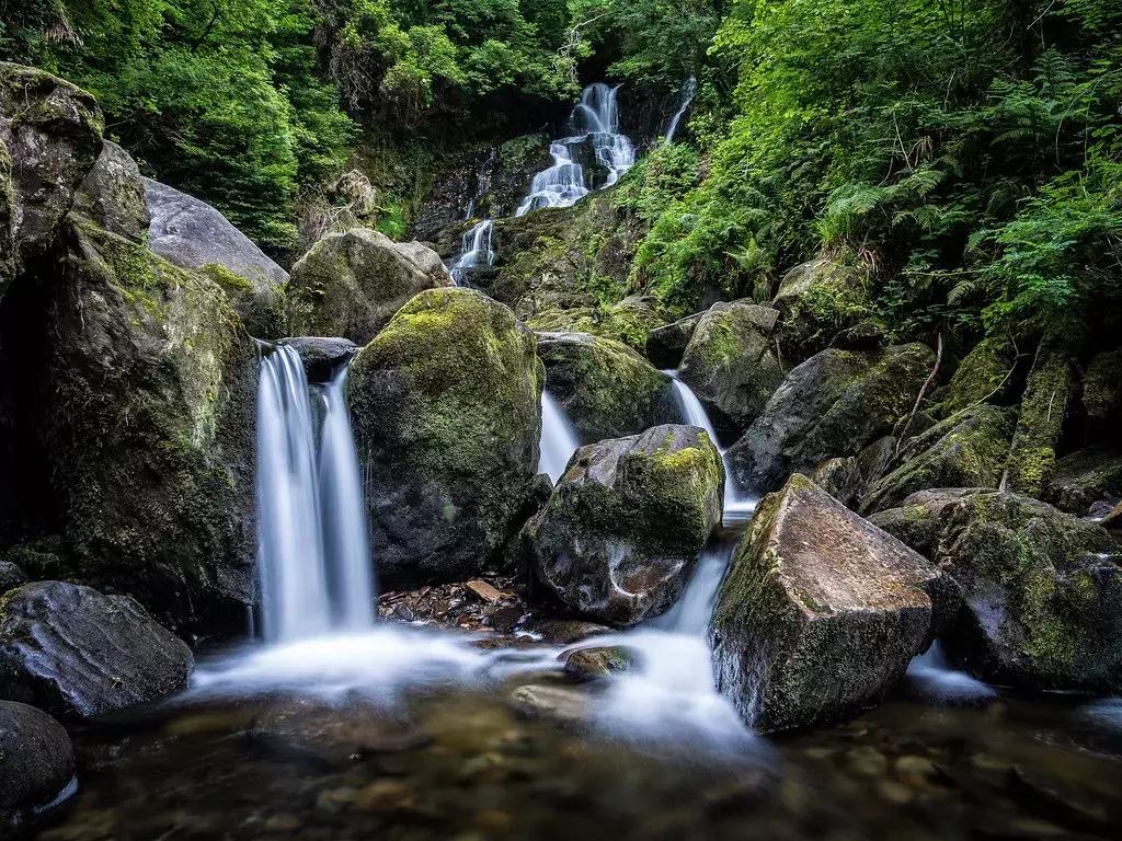 世界上唯一不允许结婚的国家,世界唯一一个不可以离婚的国家
