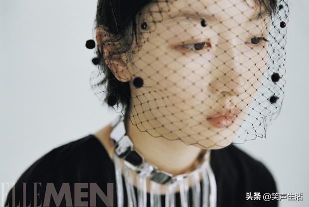 周冬雨最近look,周冬雨红秀杂志图片