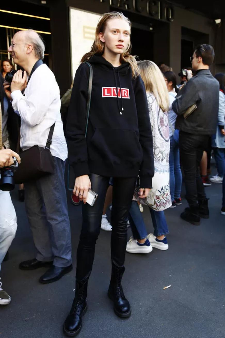 冬季显瘦裤子配靴子,现在还流行打底裤配靴子吗