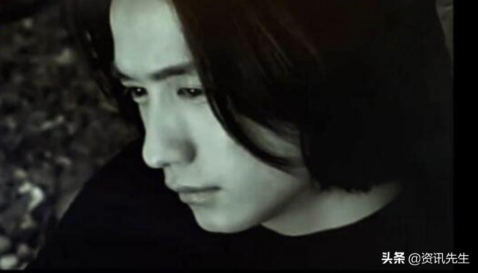 黄磊小女儿穿高跟鞋,黄磊女儿穿花裙显成熟