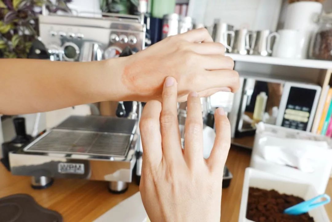 朋友圈精致生活却一地鸡毛,精致朋友圈背后的真实故事