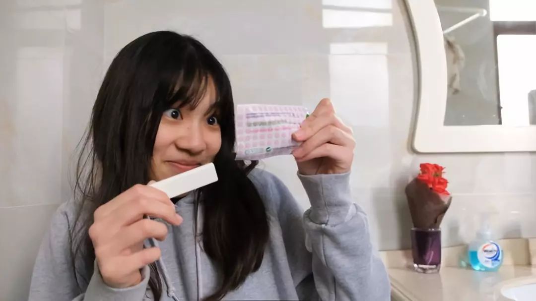 情人节期间跟同学无意间发现一款游戏教大家“性”的正确姿势