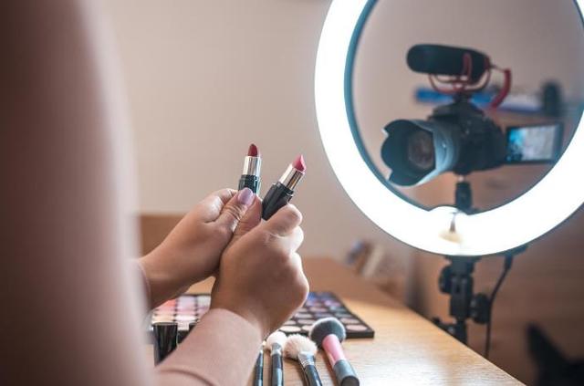 珠宝直播每场卖几千万是真的吗,隐秘而暴利的珠宝直播