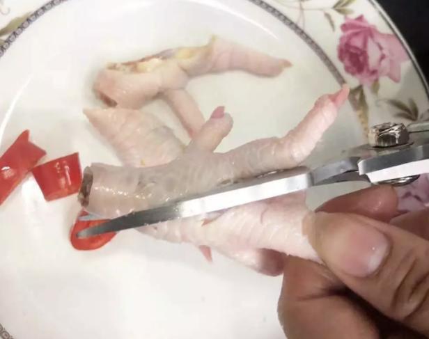 比菜刀锋利的剪刀,比剃须刀还锋利的菜刀