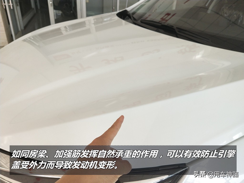 汽车玻璃上的小黑点是什么意思,汽车玻璃上的小黑点