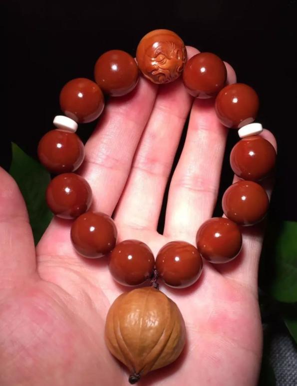 橄榄核手串和桃木手串哪个好,橄榄核手串和菩提手串哪个好