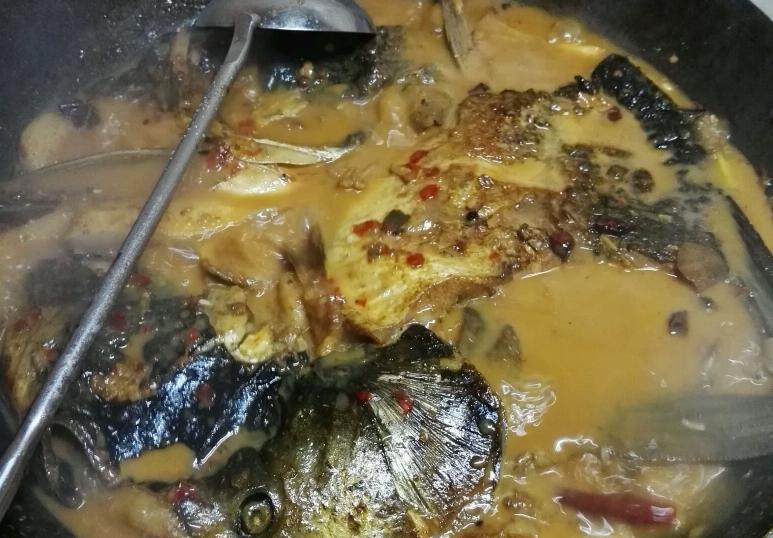 炖鱼放什么料去腥味,白开水炖鱼怎么去腥