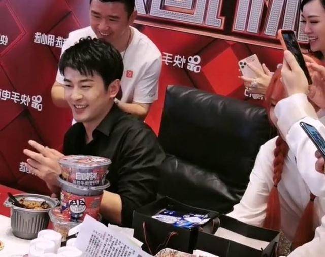 辛巴被定位,辛巴复出堵路事件怎么处理