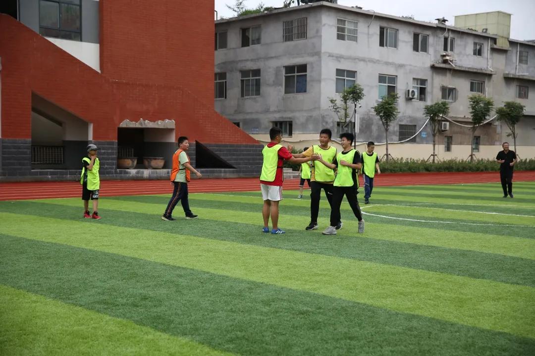 青青绿茵场浓浓校园情-----临沂大岭小学举行毕业足球告别赛