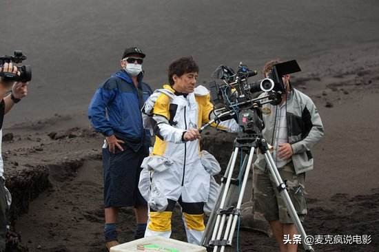 成龙年轻时带给我们的激情和热血,成龙十大危险镜头男儿当自强