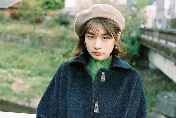 周冬雨少年的你演技混剪,少年的你幕后剧组陪周冬雨剃寸头