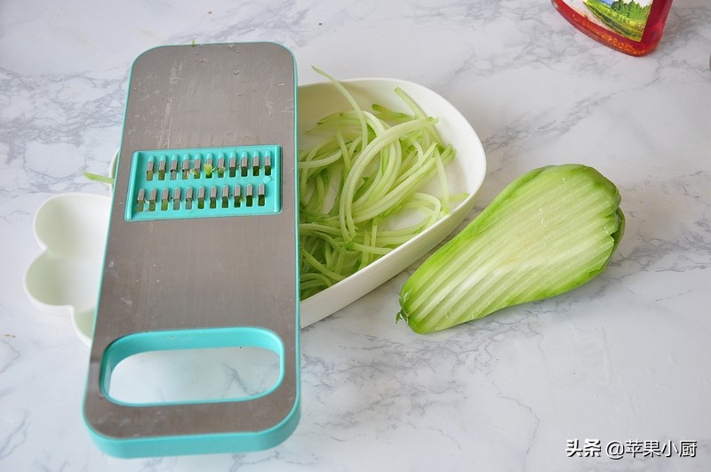 清脆爽口小菜凉拌佛手瓜的做法,佛手瓜做凉拌菜怎么做好吃