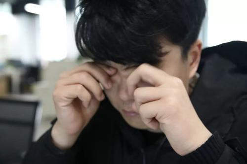 怎么判断黑眼圈跟肾脏有没有关系,眼圈发黑是肾病吗