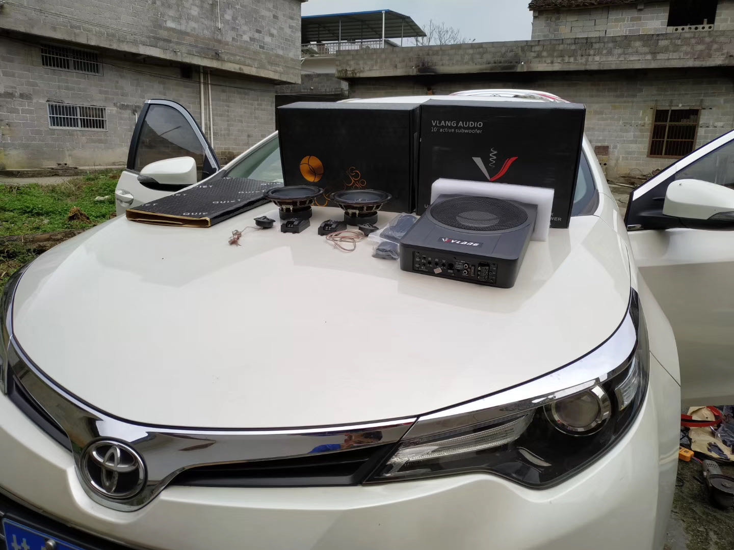 同村老表想升级音响,要能听能炸不占空间还要原车风格