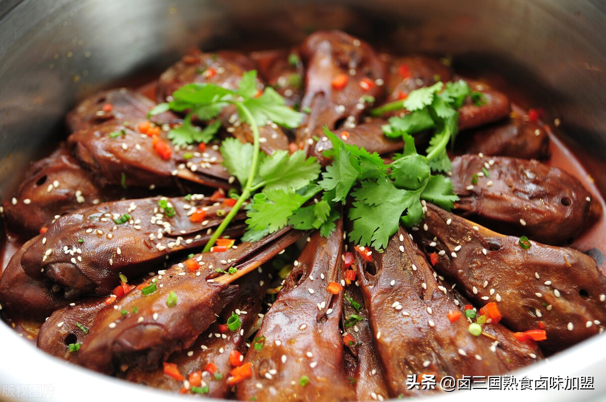 卤三国小编来带大家了解一下，做卤菜生意有哪些投资