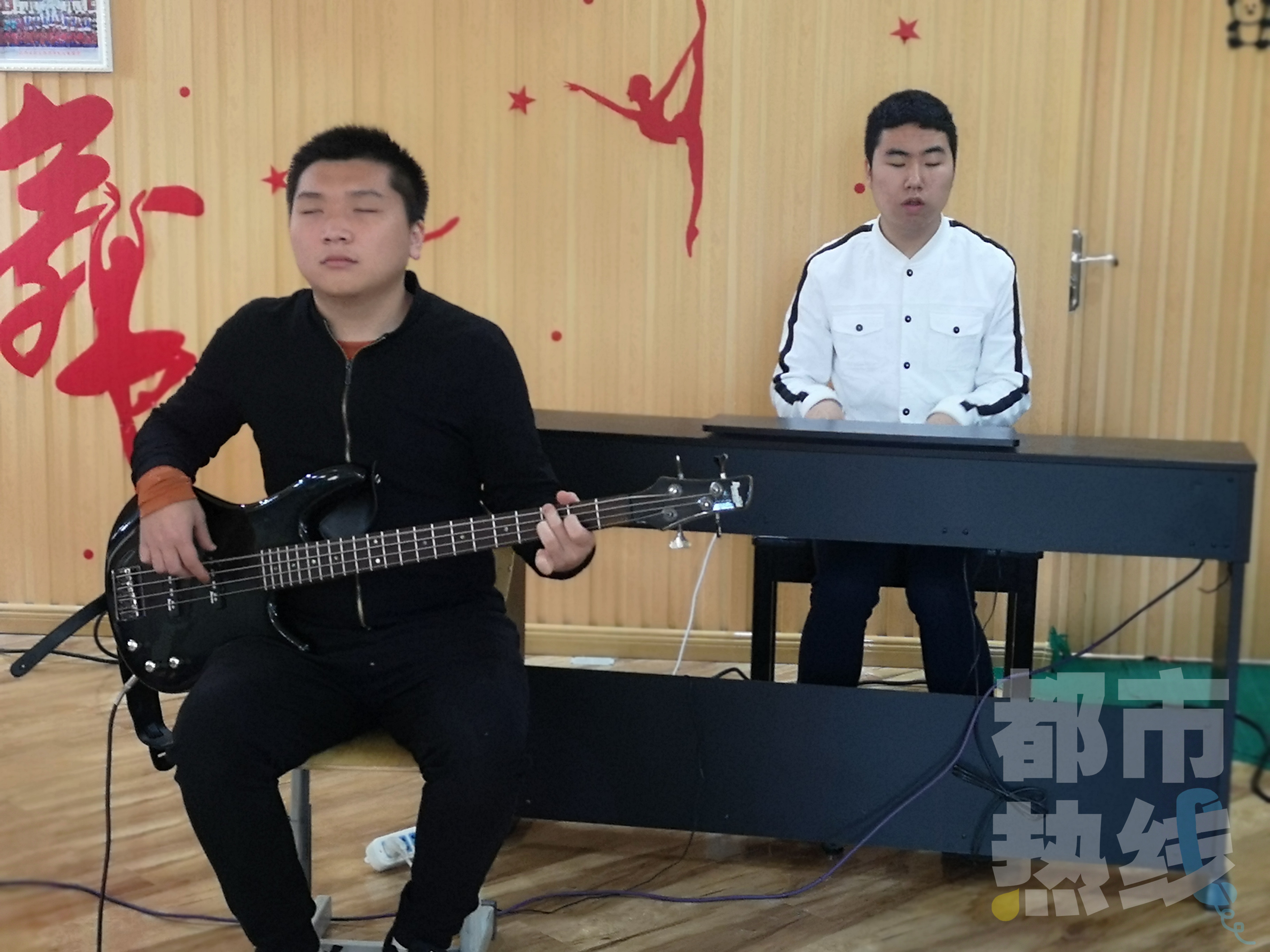 西安4名盲人学生组建乐队唱出“黑暗”中的独特乐章