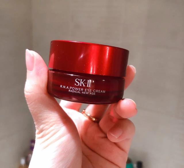 给大家推荐一款好用的眼霜,推荐几款实用的眼霜