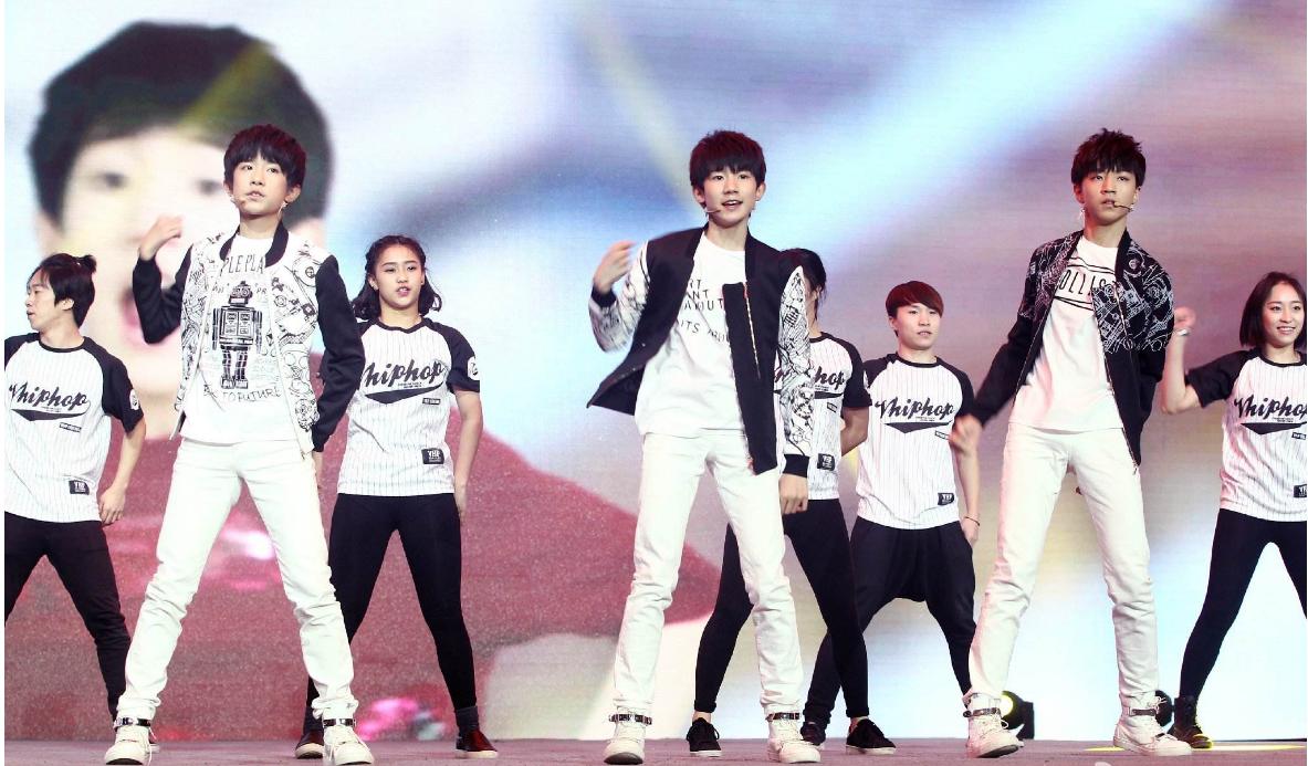 朱一龙罗云熙谁的颜值高,朱一龙存在感十足罗云熙