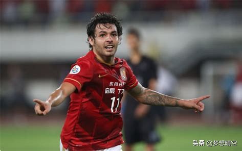 写一篇中国国足作文,写中国国足的小说