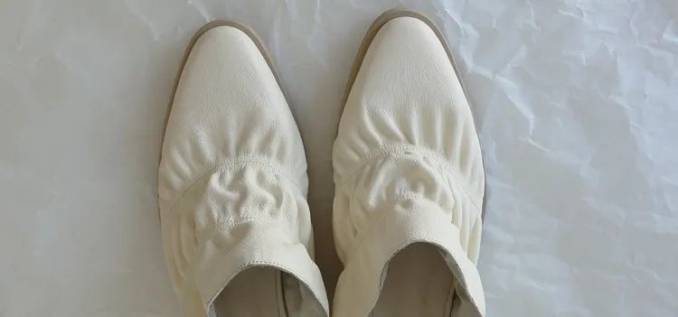 鞋柜怎么放春夏秋冬的鞋 (鞋柜必备的小白鞋)