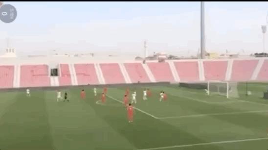 唏嘘！U23小将倒挂金钩破国足打门里皮一群30岁老兵被打趴下