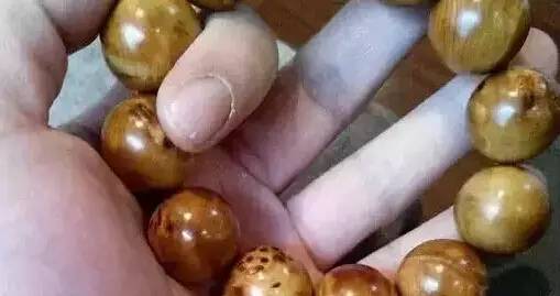 有玻璃底的手串可以直接用手盘吗,紫檀手串多久能盘出玻璃底