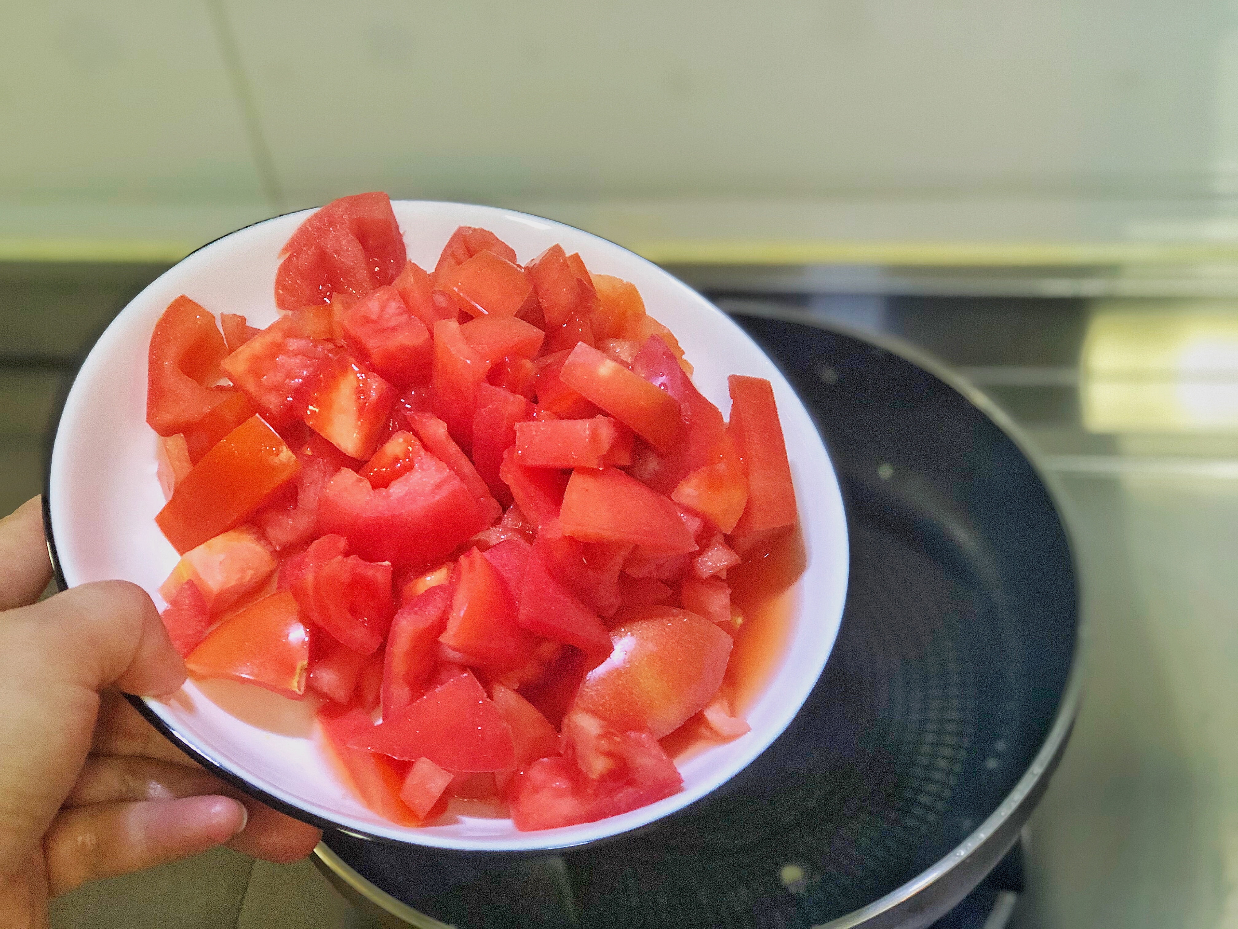 自己在家也能做拉面又细又长，配上西红柿鸡蛋的卤子，味美鲜香