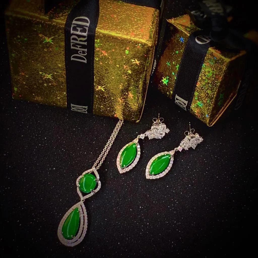 关之琳香港佳士得珠宝 (关之琳戴天价珠宝)