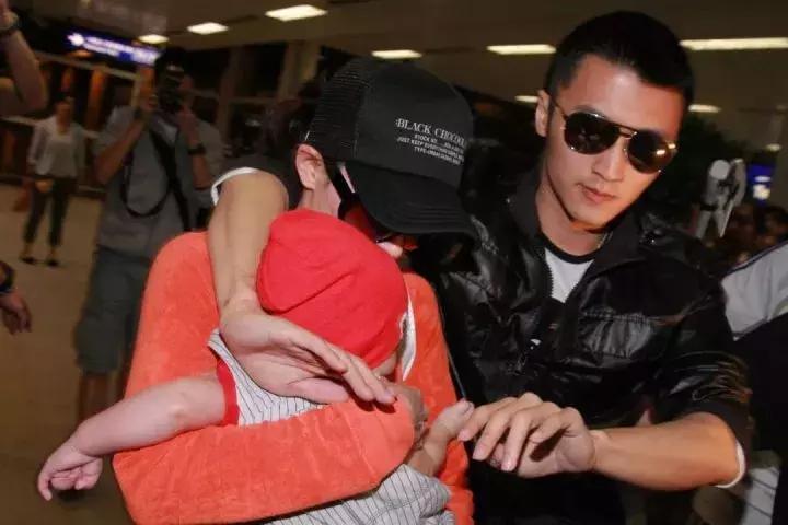 *照门艳**十年群像：阿娇大婚，张柏芝生三胎，陈冠希在等一个道歉