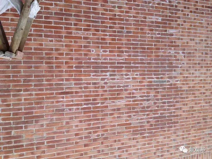 室外地面石材泛碱怎么办,水景石材泛碱如何处理