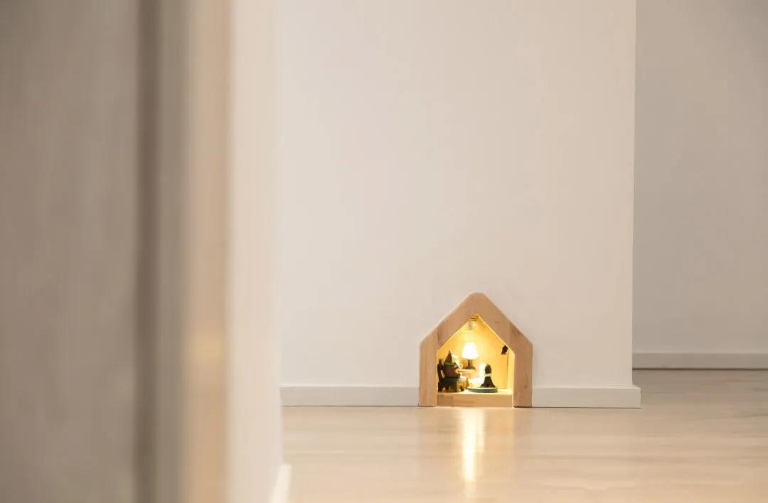 100平现代简约阳台装修风格,125平带阳台简约温馨装修风格