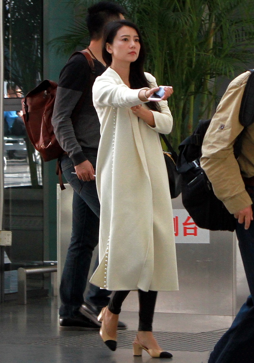 高圆圆大衣穿搭,高圆圆玫红大衣