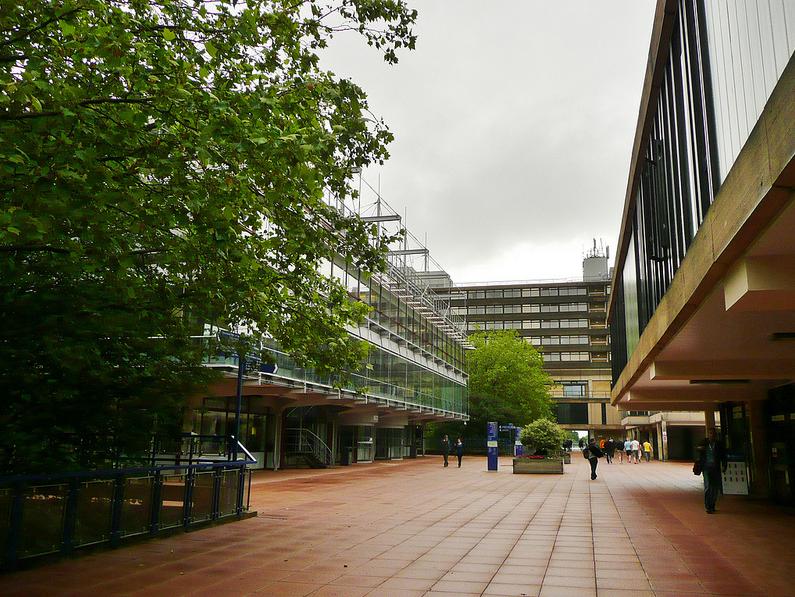 今天我们聊下巴斯大学怎么样,以及英国留学一年的红利问题