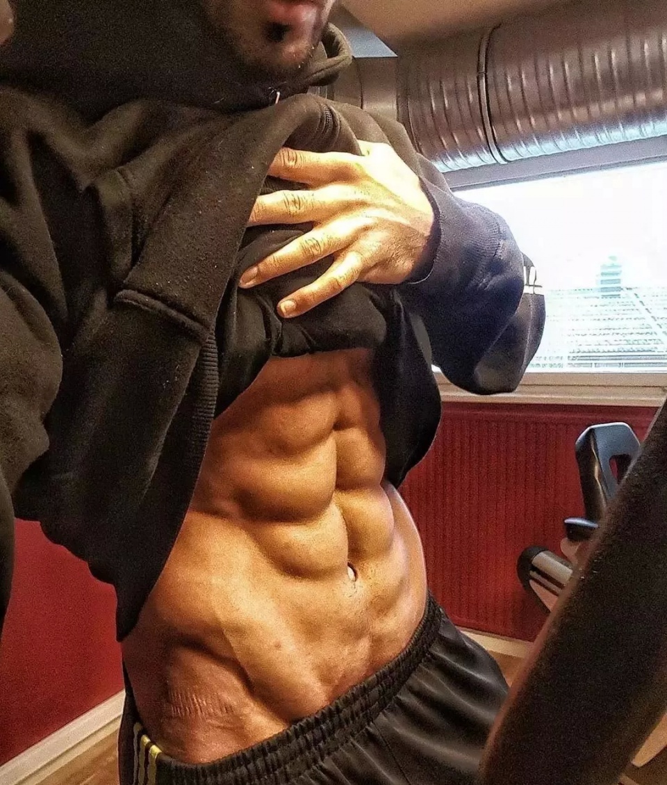 新手腹肌马甲线,抖音上如何快速练出腹肌马甲线