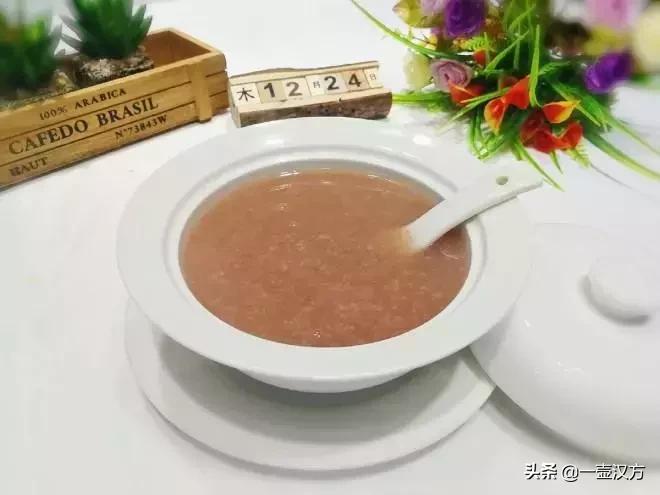 今日端午，吃粽子、插艾条、赛龙舟、佩香囊，端午过后，注意养生