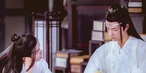 王一博肖战参加快本的视频,肖战王一博青春芒果夜