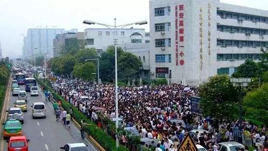 西安一个月挣多少钱比较合适,在西安挣多少钱才算有存款