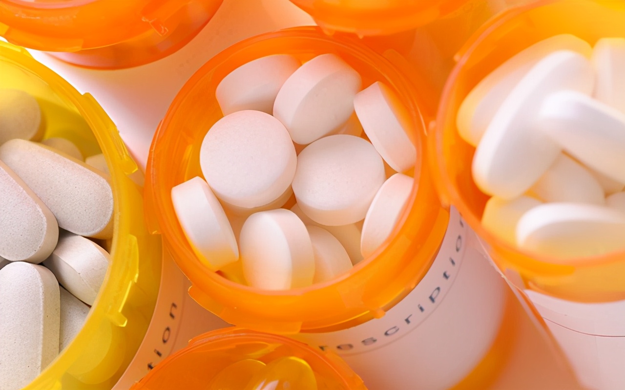 18岁大一男孩感染艾滋病死亡,男孩去酒吧醒来后患艾滋病